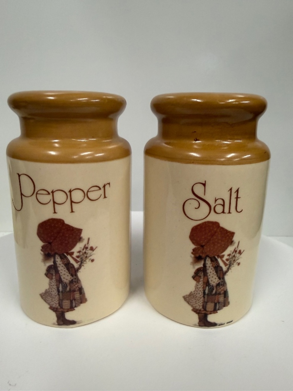 Holly Hobbie- Salt & Pepper Shakers- EJ332